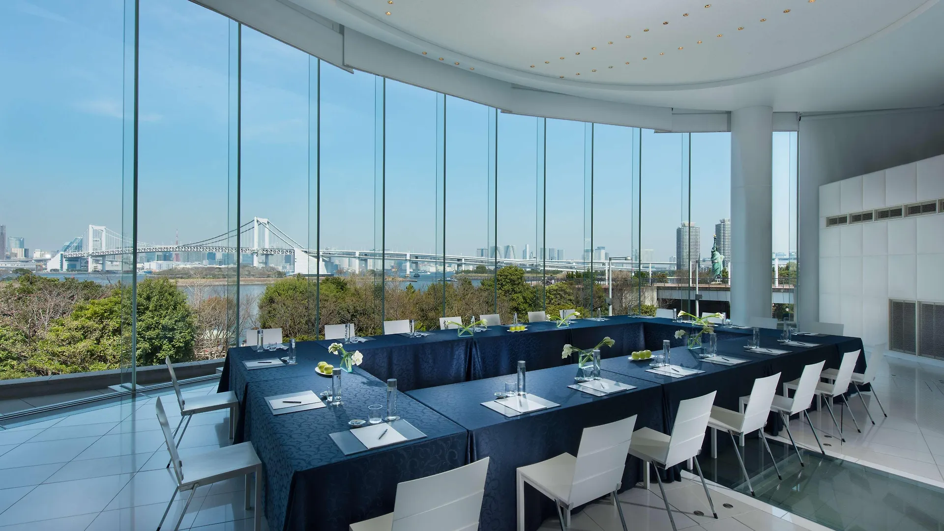 Hilton Tokyo Odaiba 5*,