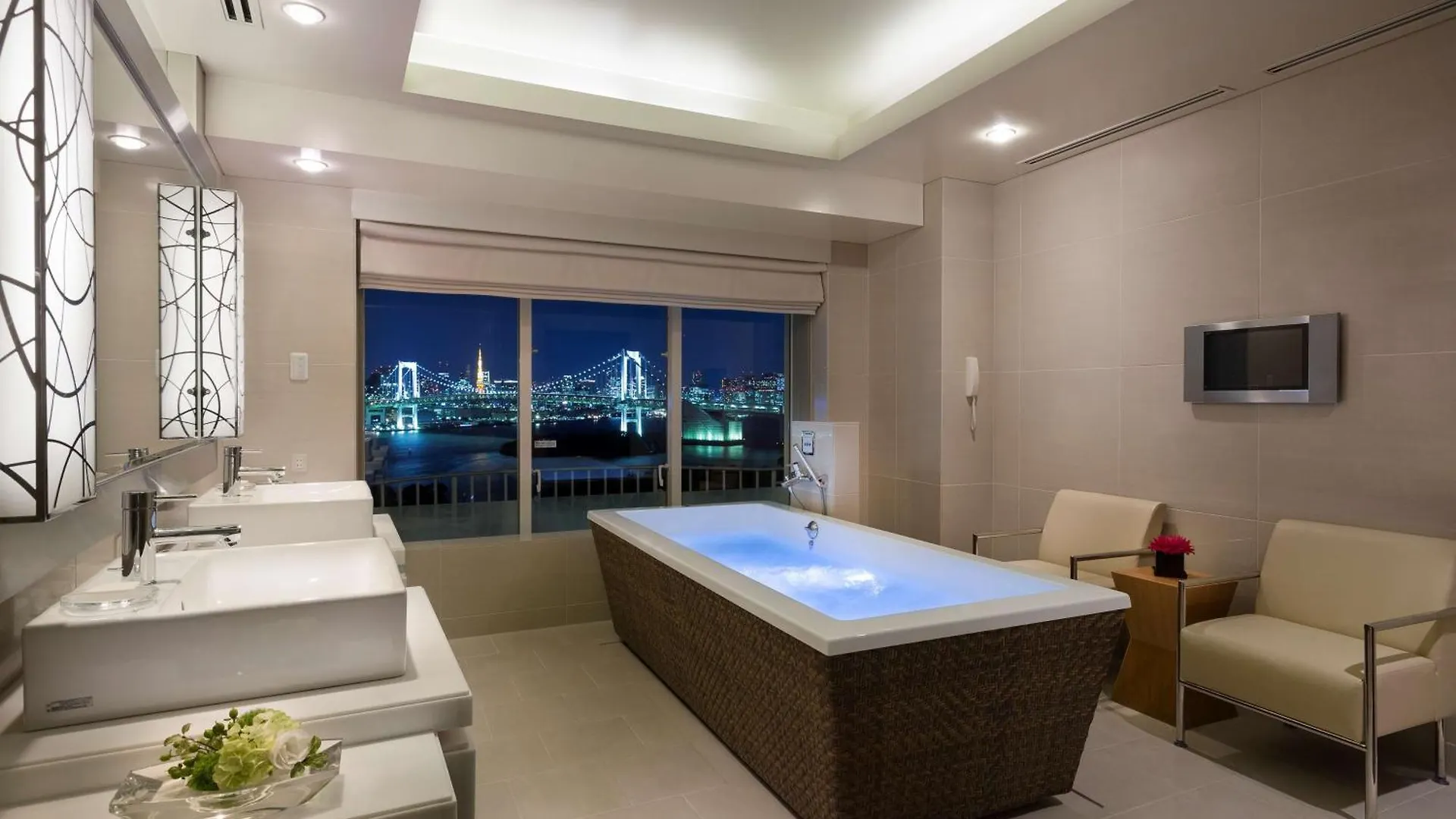 Hilton Tokyo Odaiba 5*,